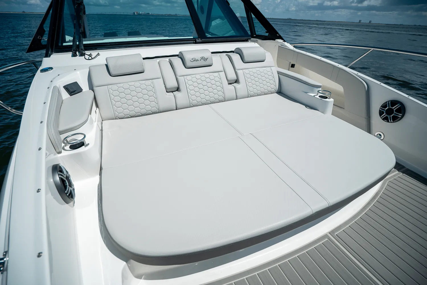 2026 Sea Ray Sundancer 320 Outboard Image Thumbnail #33