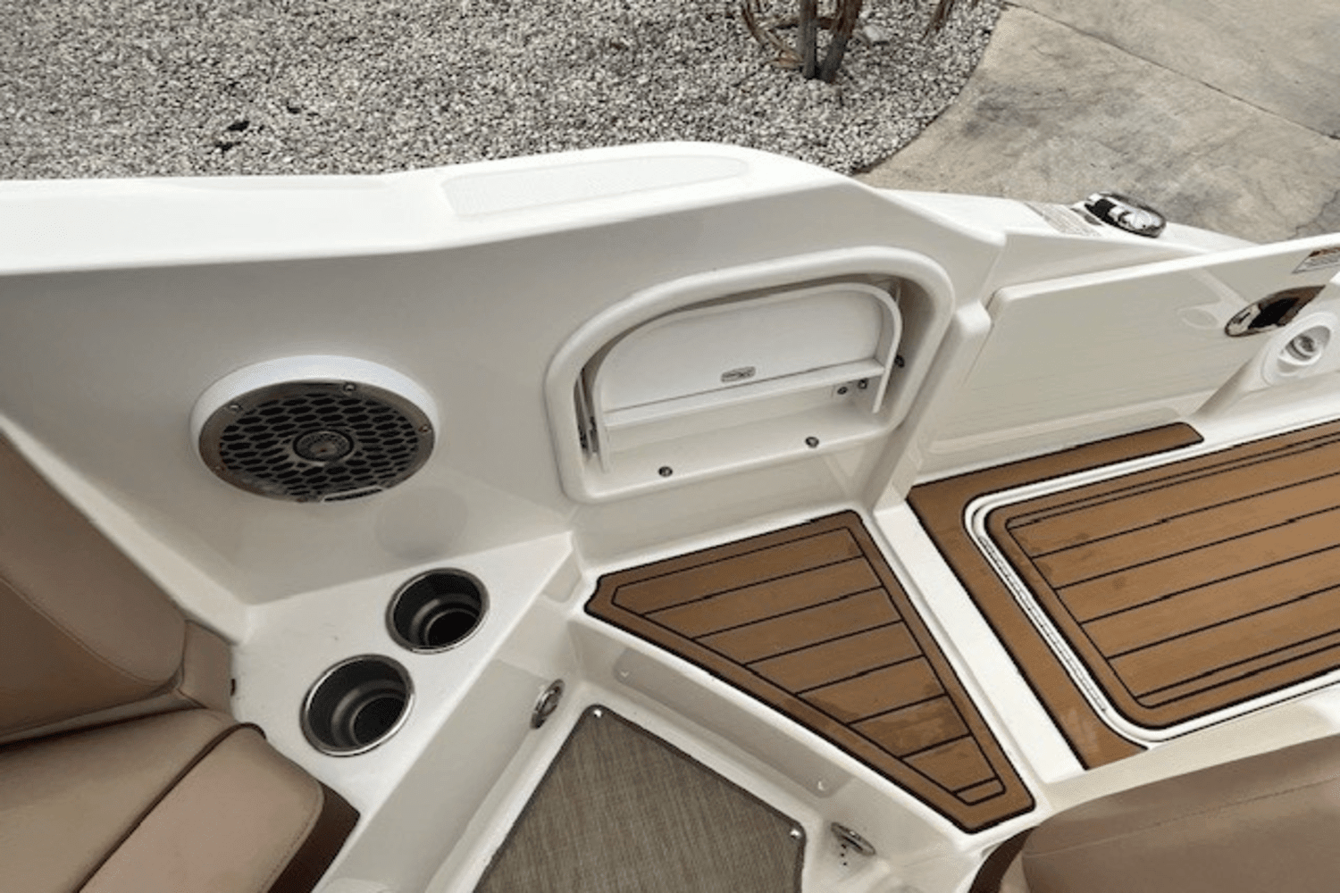 2017 Sea Ray 270 SDX OUTBOARD Image Thumbnail #22