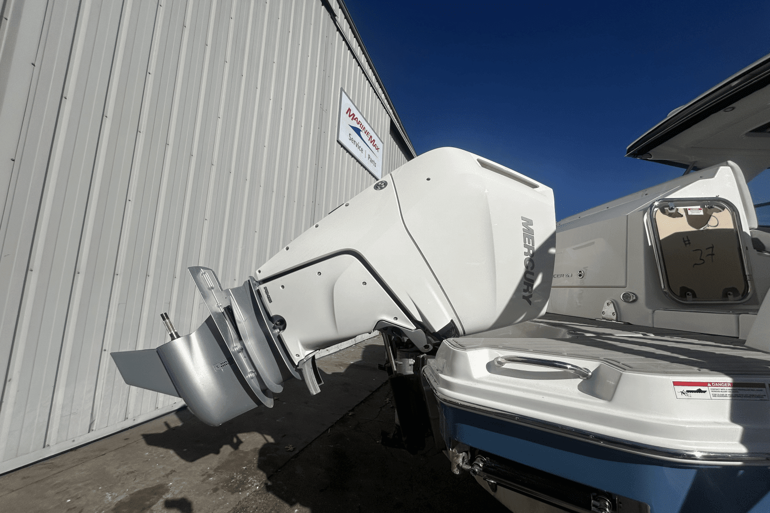 Thumbnail 3 for 2025 Sea Ray Sundancer 320 Outboard