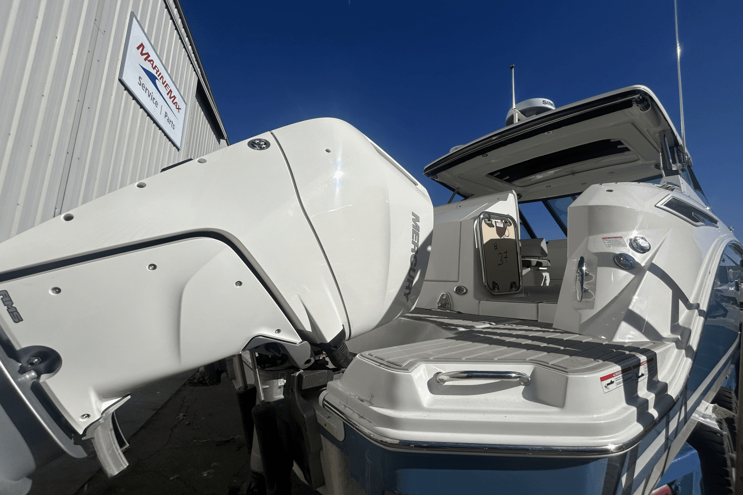 Thumbnail 4 for 2025 Sea Ray Sundancer 320 Outboard