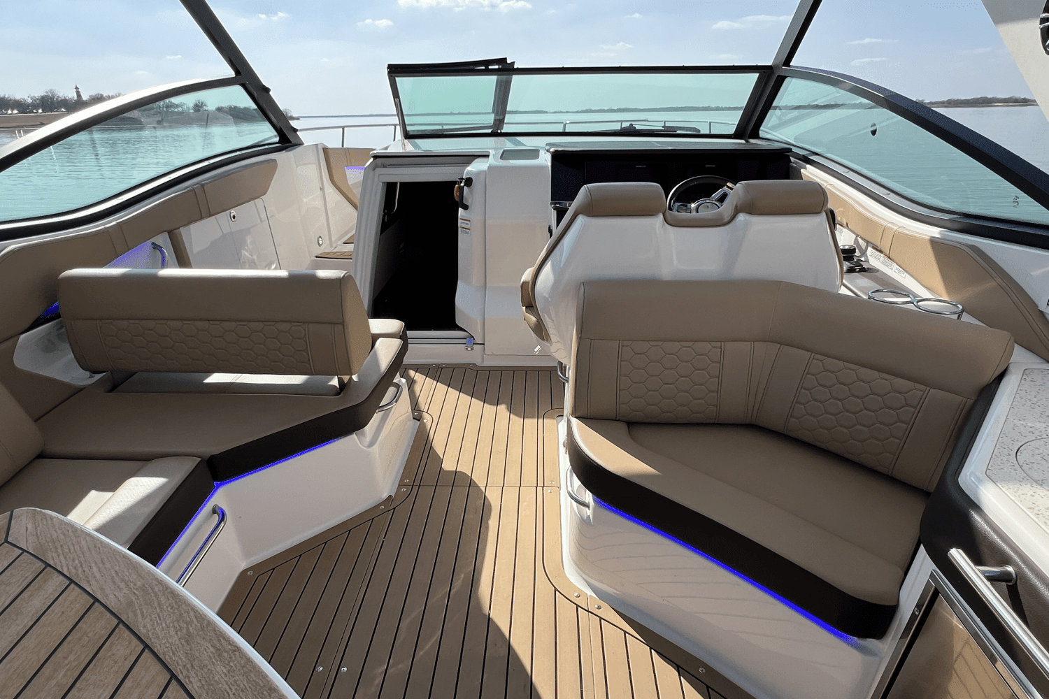 2020 Sea Ray 320 SUNDANCER Image Thumbnail #29