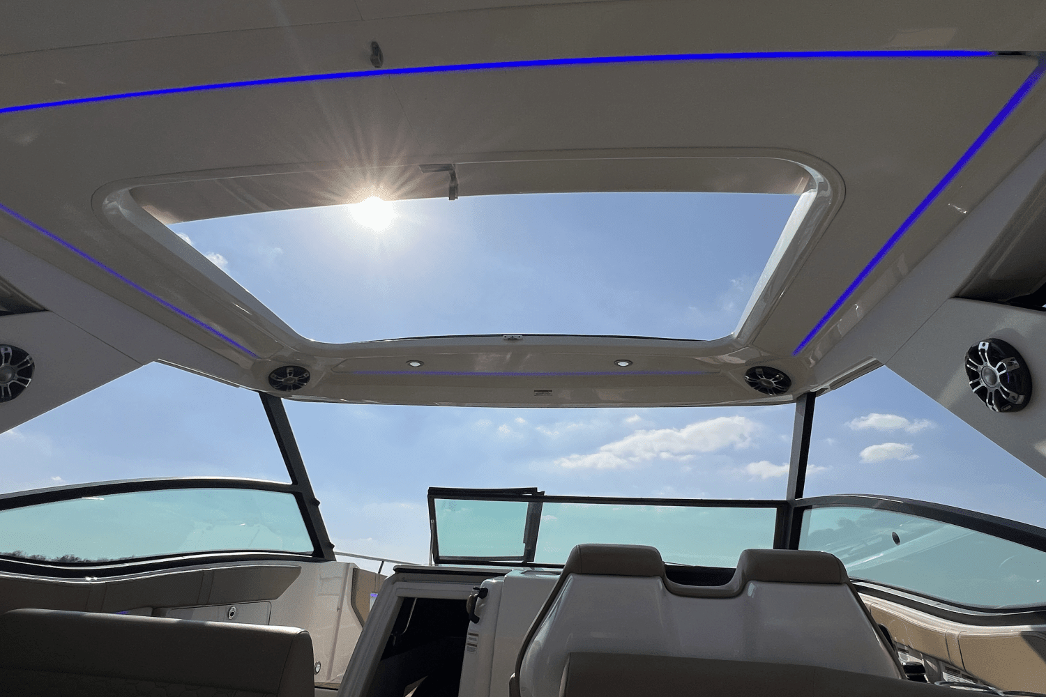 2020 Sea Ray 320 SUNDANCER Image Thumbnail #30