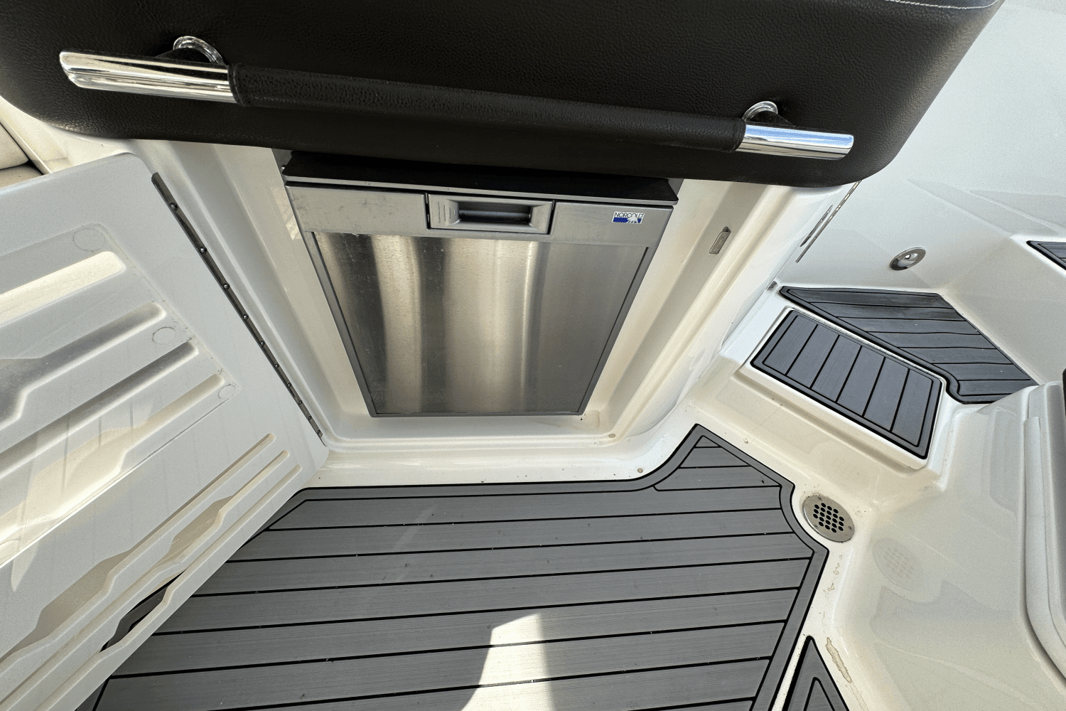 2017 Sea Ray 310 SLX OB Image Thumbnail #9
