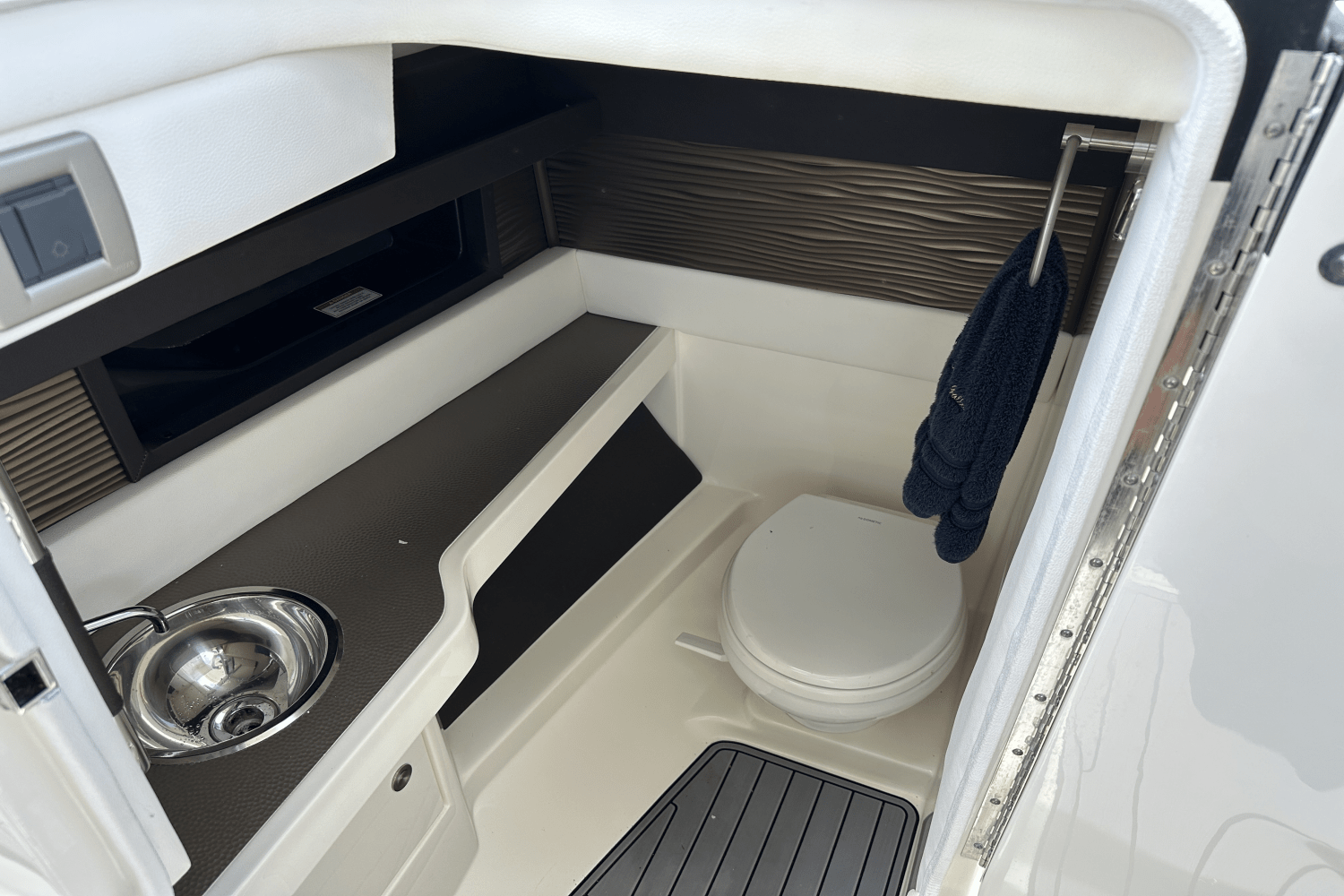 2017 Sea Ray 310 SLX OB Image Thumbnail #12