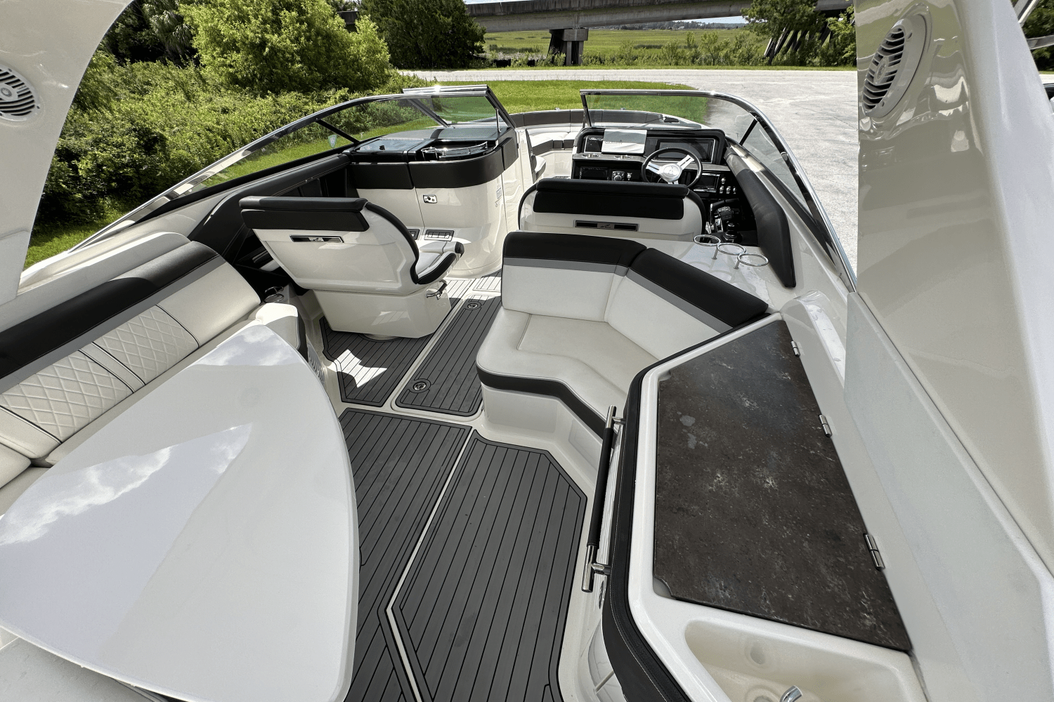 2017 Sea Ray 310 SLX OB Image Thumbnail #21