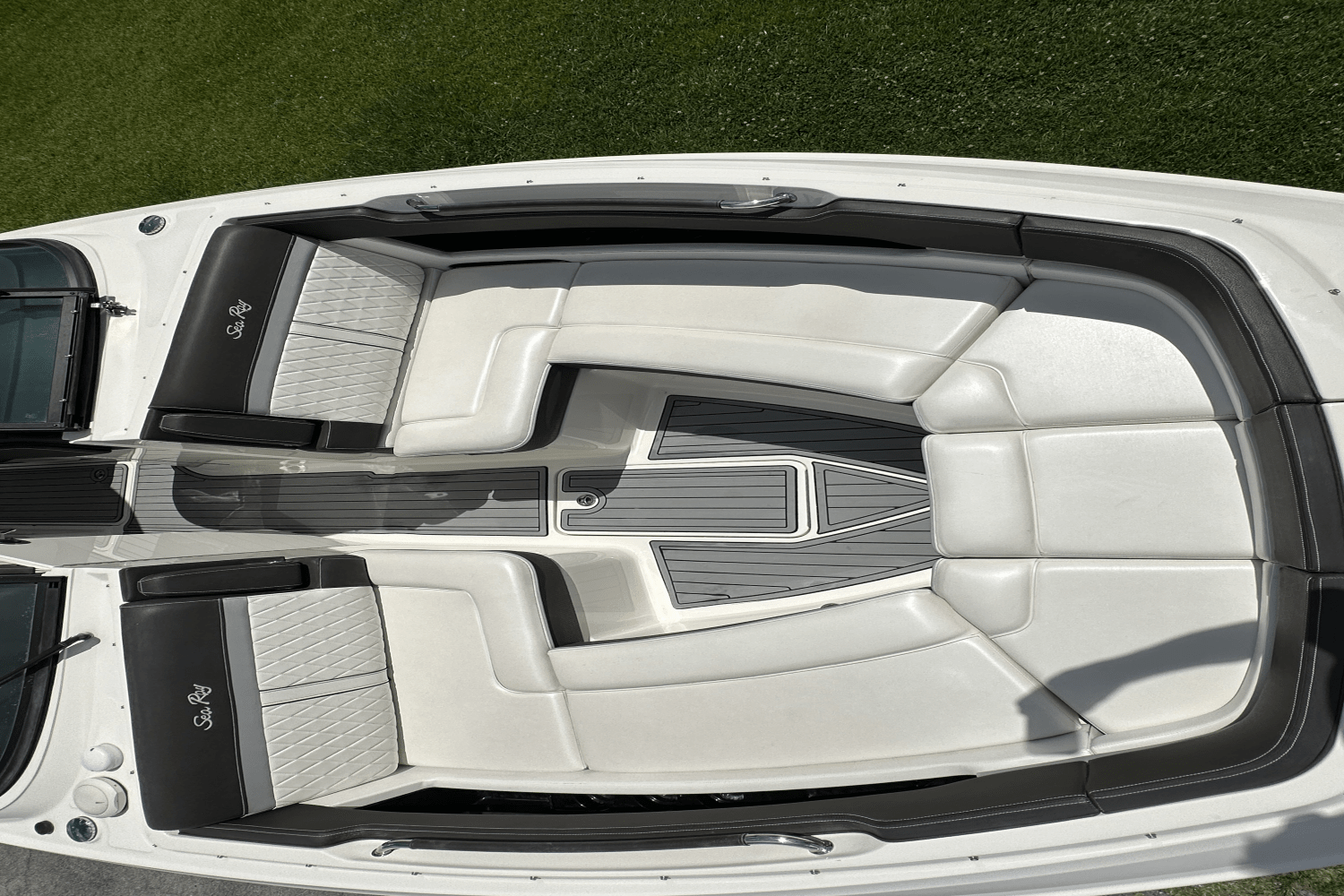 2017 Sea Ray 310 SLX OB Image Thumbnail #9
