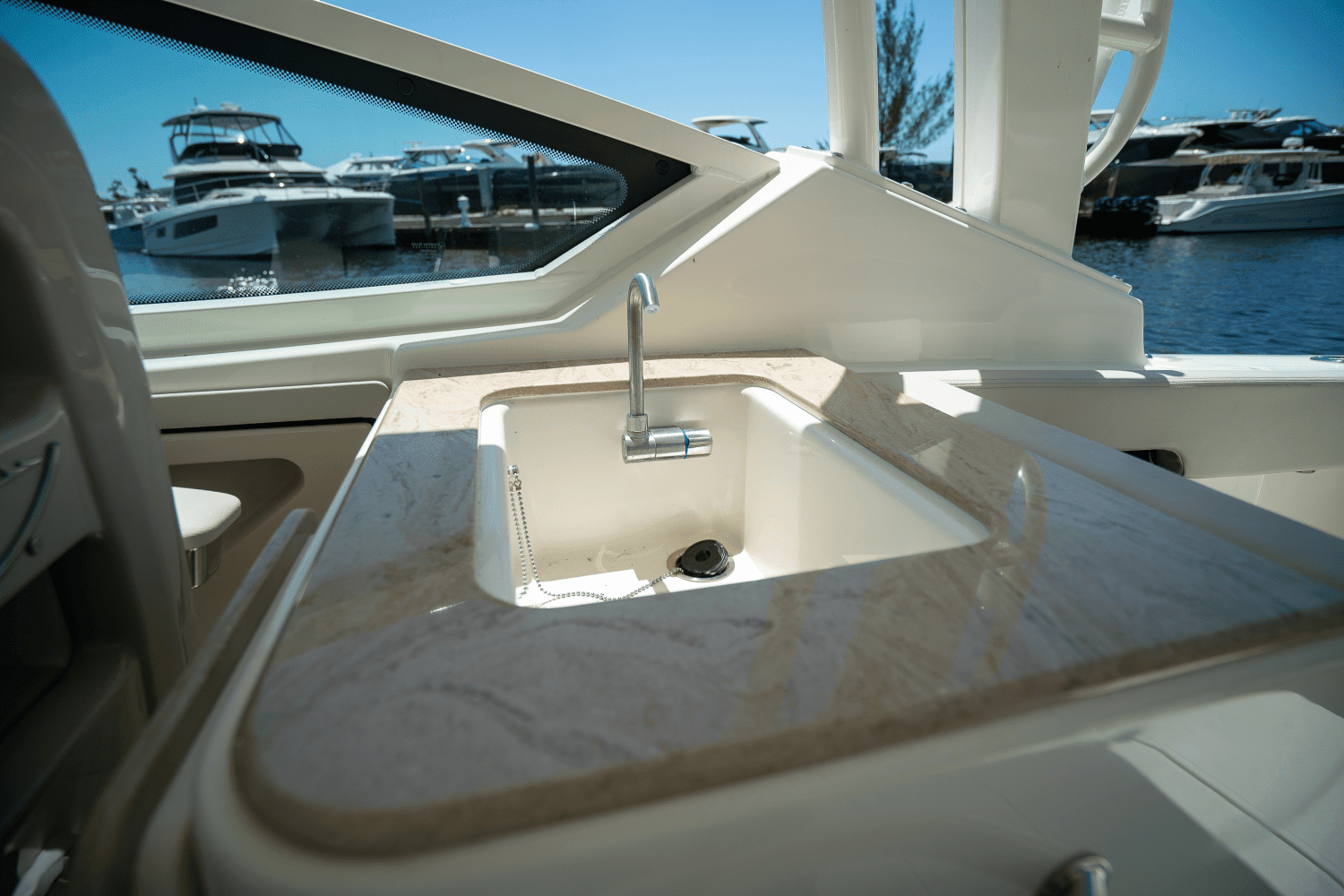 2025 Boston Whaler 280 Vantage Image Thumbnail #9