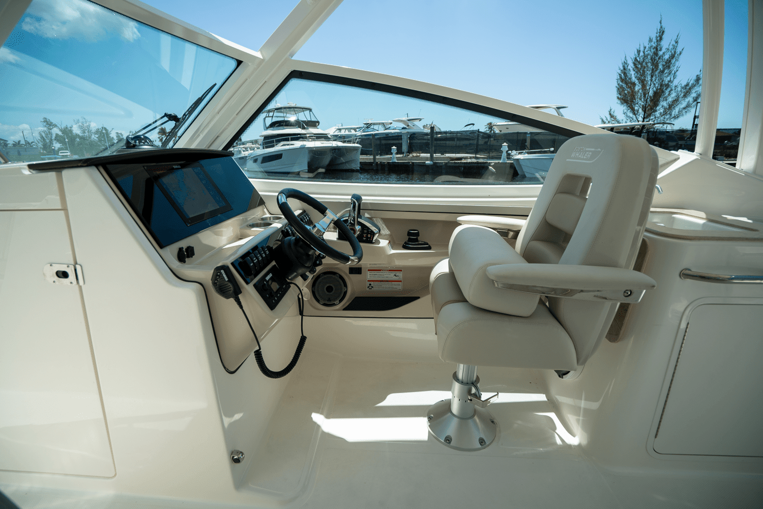 2025 Boston Whaler 280 Vantage Image Thumbnail #13