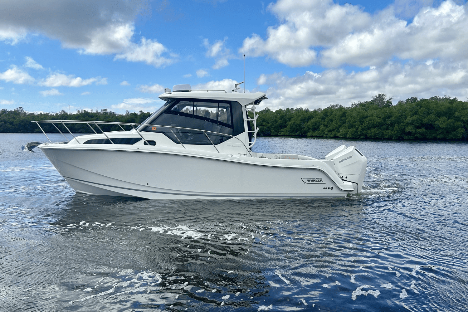 2023 Boston Whaler 325 CONQUEST Image Thumbnail #14