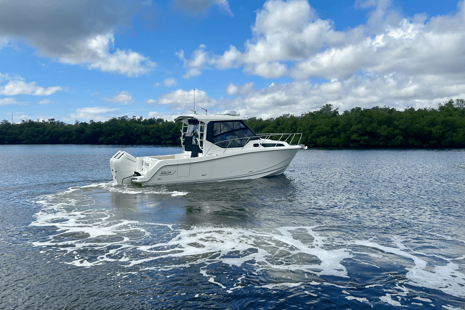 2023 Boston Whaler 325 CONQUEST Image Thumbnail #4