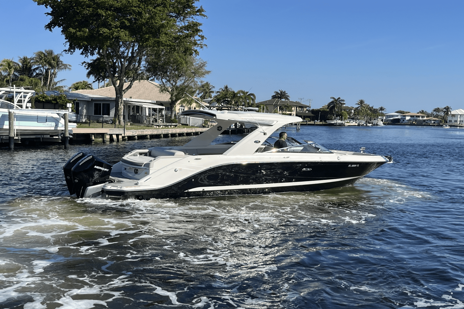 2023 Sea Ray 310 SLX OUTBOARD Image Thumbnail #2