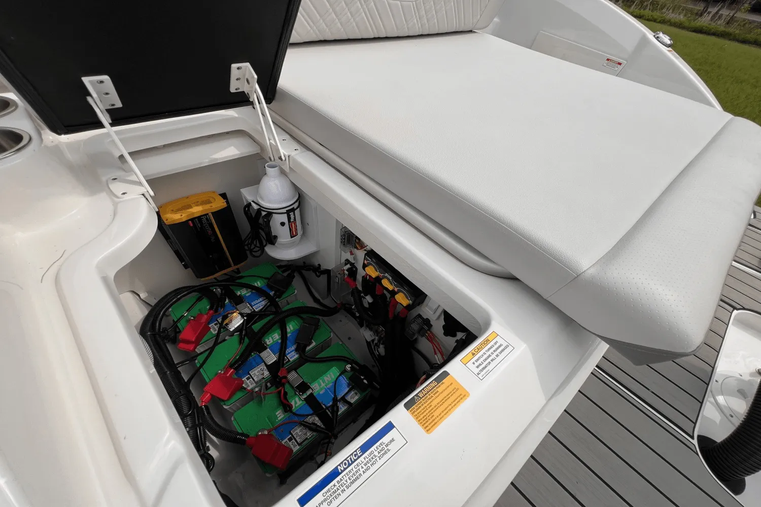 2025 Sea Ray SDX 270 Outboard Image Thumbnail #33