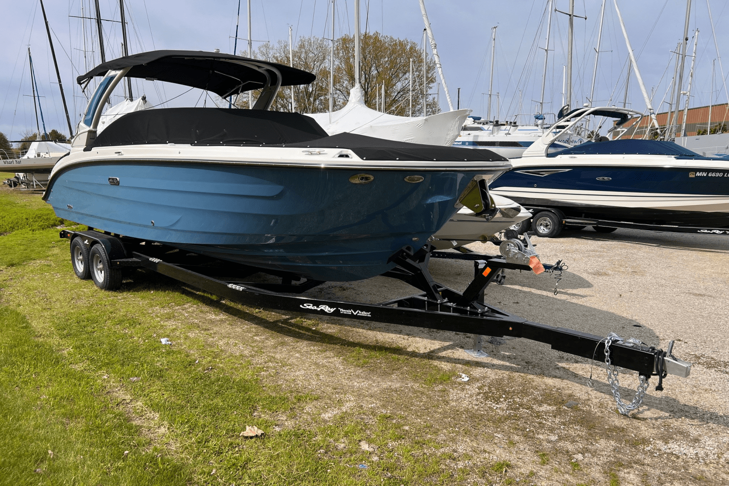 2025 Sea Ray SDX 270 Outboard Image Thumbnail #5