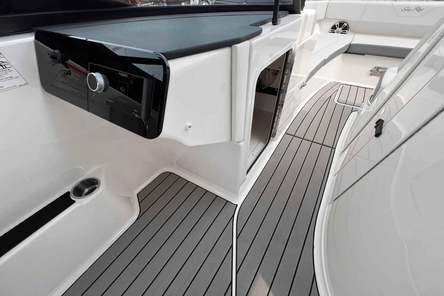 2025 Sea Ray SDX 270 Outboard Image Thumbnail #16