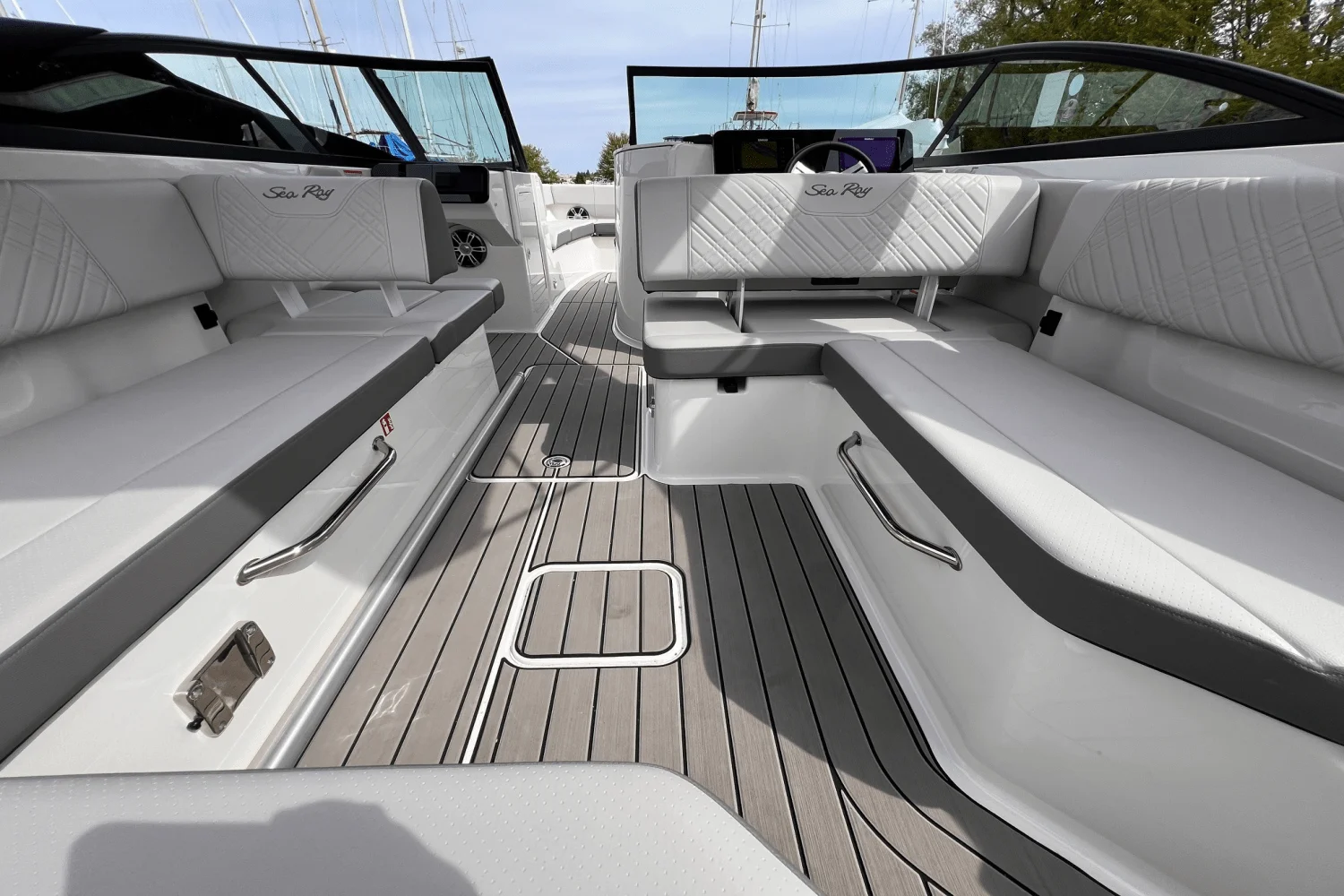 2025 Sea Ray SDX 270 Outboard Image Thumbnail #9