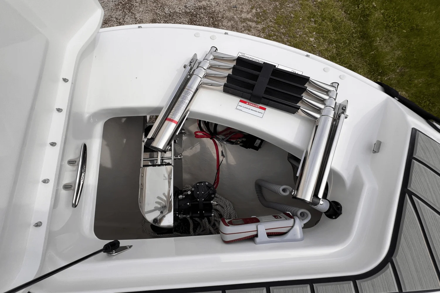 2025 Sea Ray SDX 270 Outboard Image Thumbnail #36