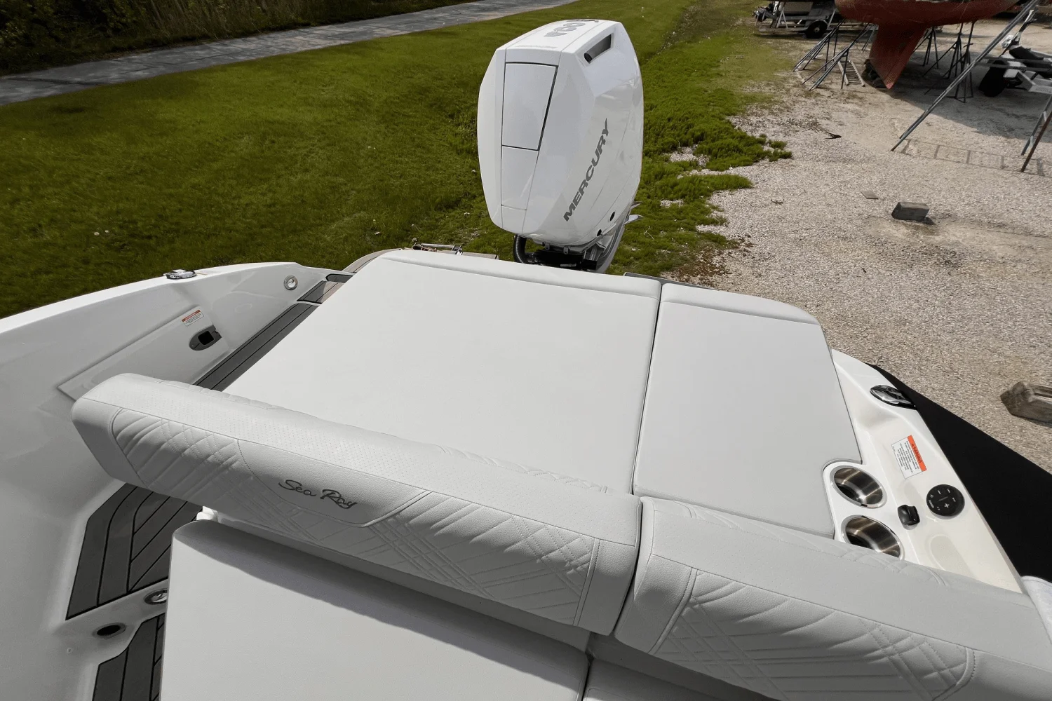 2025 Sea Ray SDX 270 Outboard Image Thumbnail #28