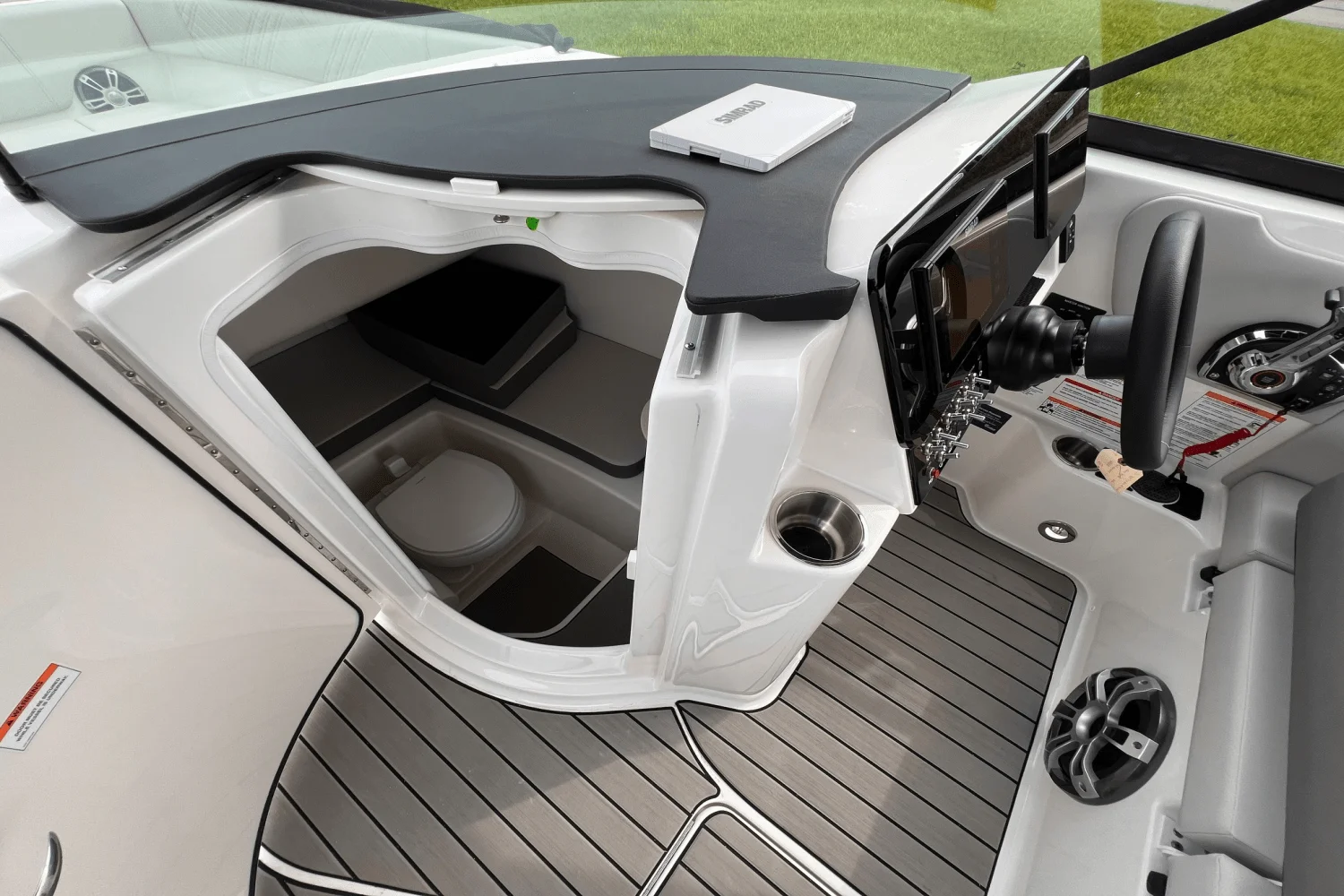 2025 Sea Ray SDX 270 Outboard Image Thumbnail #24