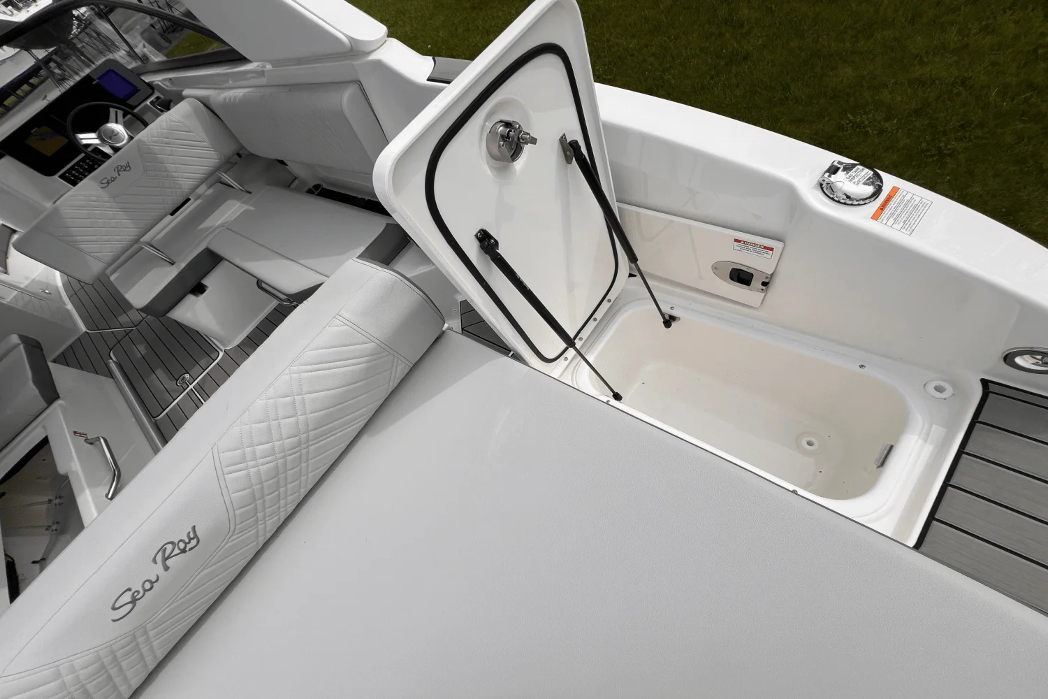 2025 Sea Ray SDX 270 Outboard Image Thumbnail #14