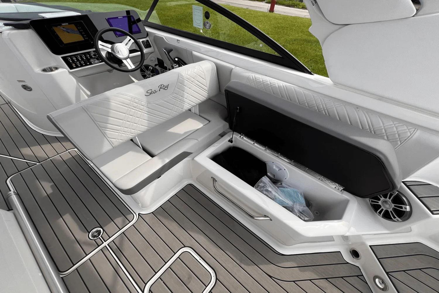 2025 Sea Ray SDX 270 Outboard Image Thumbnail #15