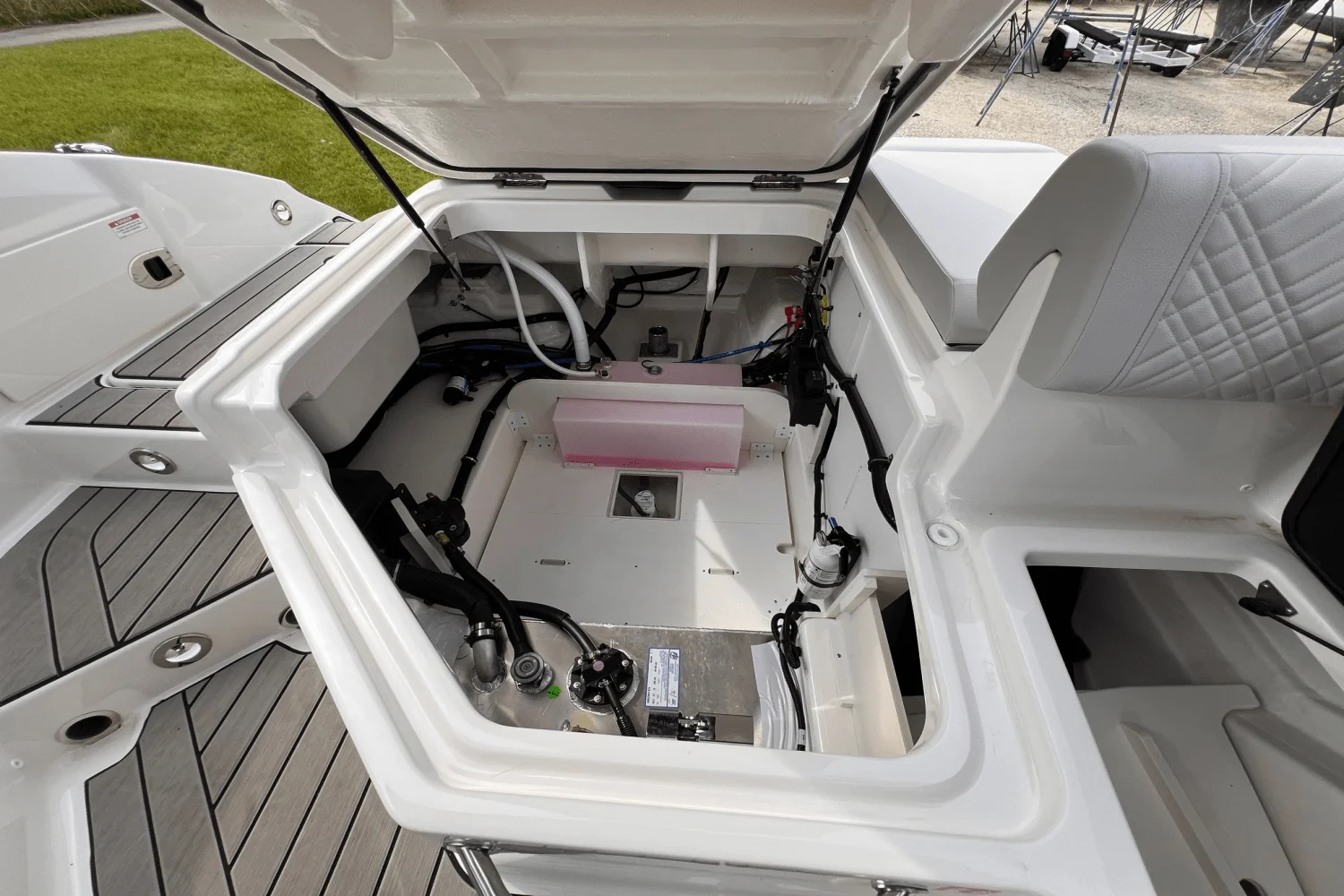 2025 Sea Ray SDX 270 Outboard Image Thumbnail #34