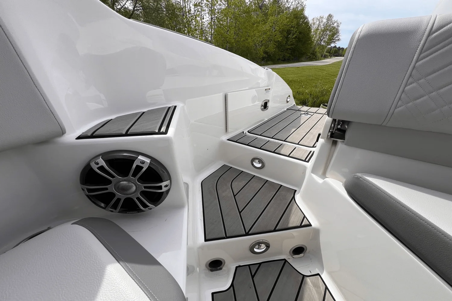 2025 Sea Ray SDX 270 Outboard Image Thumbnail #11