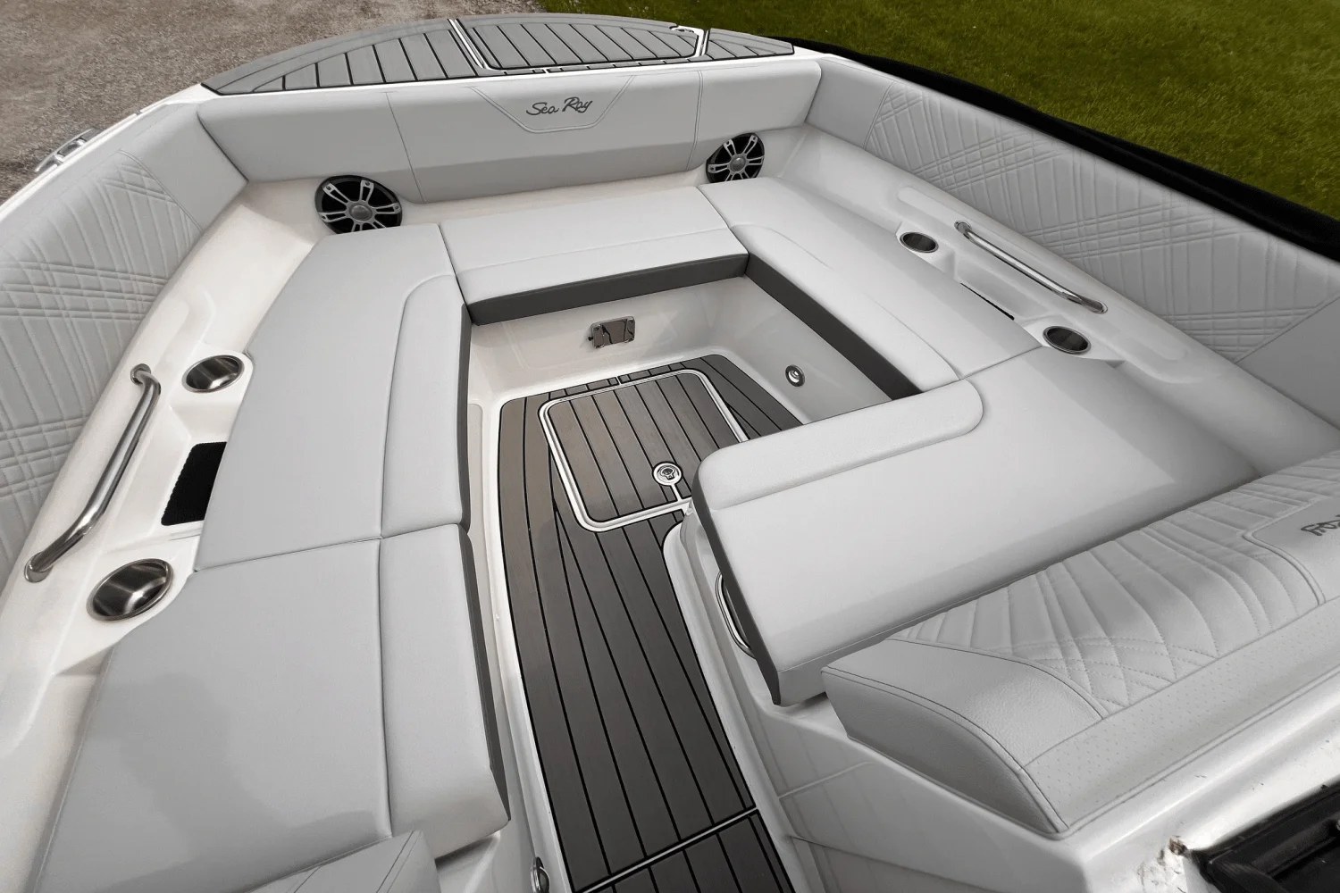 2025 Sea Ray SDX 270 Outboard Image Thumbnail #6