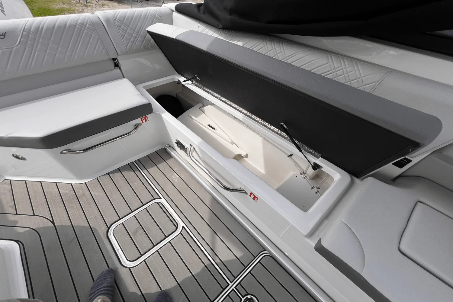 2025 Sea Ray SDX 270 Outboard Image Thumbnail #12