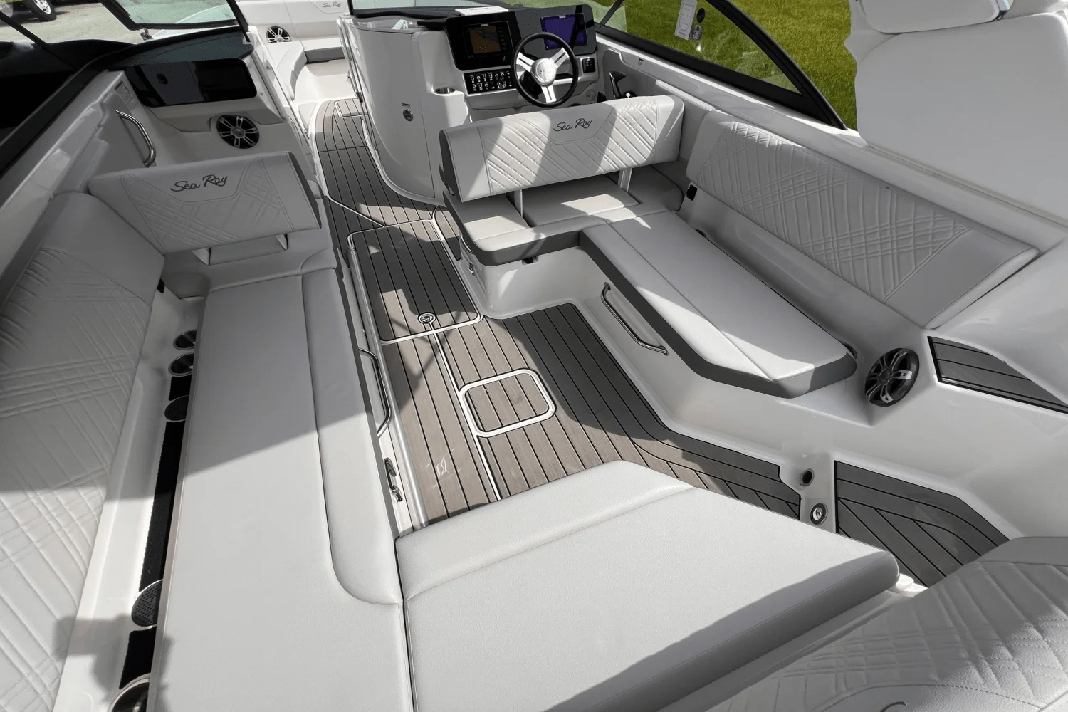 2025 Sea Ray SDX 270 Outboard Image Thumbnail #8