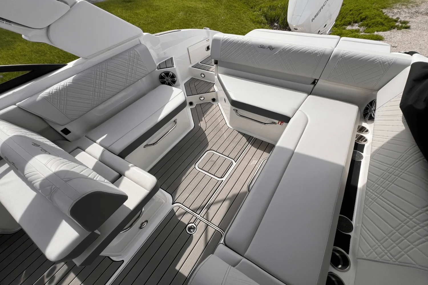 2025 Sea Ray SDX 270 Outboard Image Thumbnail #7