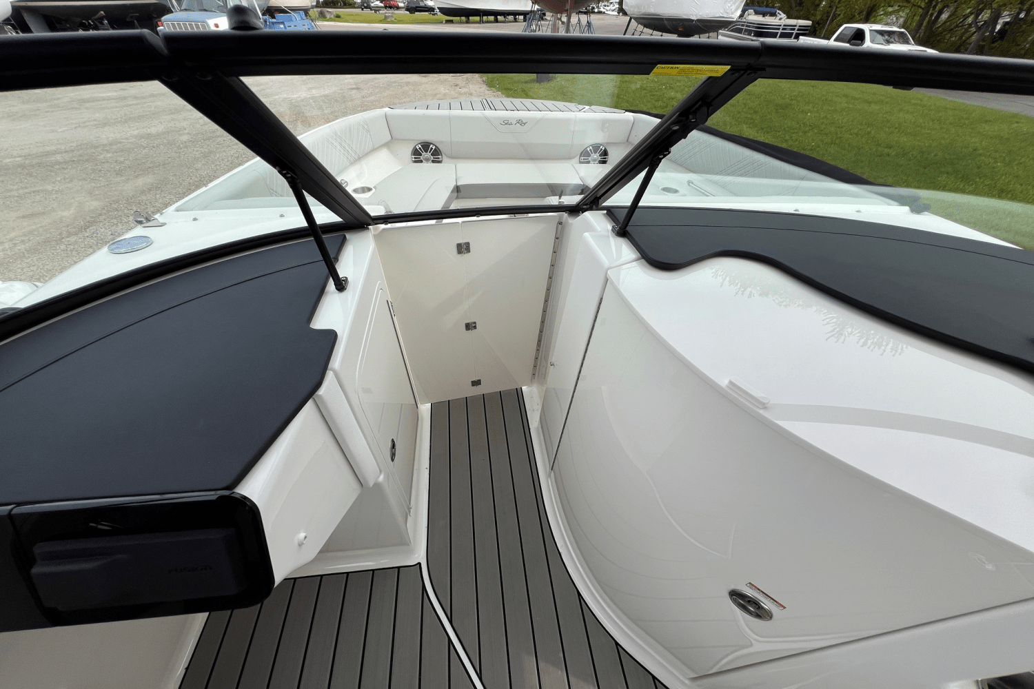 2025 Sea Ray SDX 270 Outboard Image Thumbnail #17