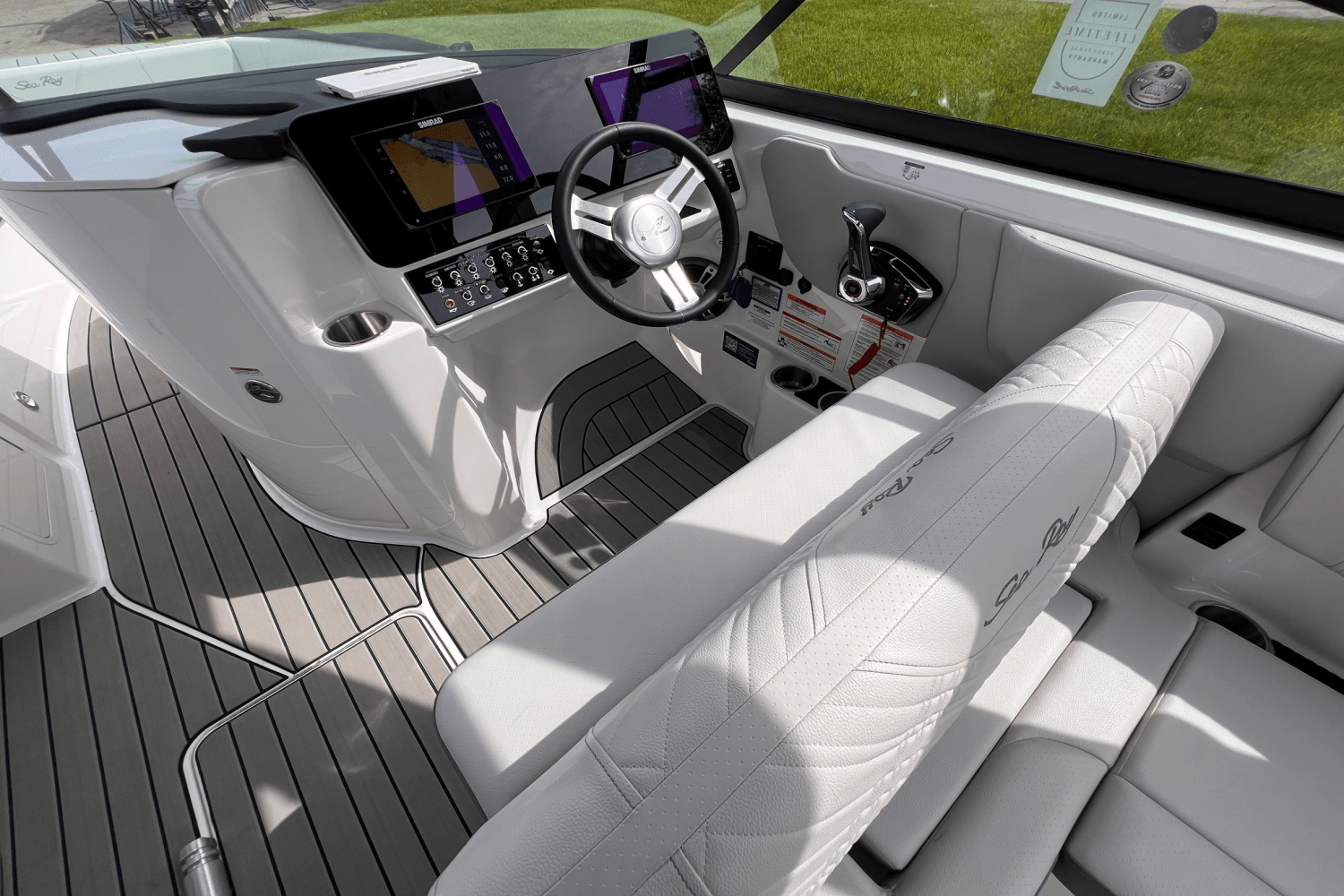 2025 Sea Ray SDX 270 Outboard Image Thumbnail #10