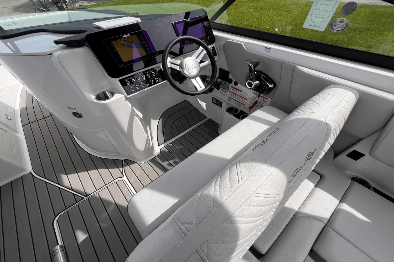 2025 Sea Ray SDX 270 Outboard Image Thumbnail #10