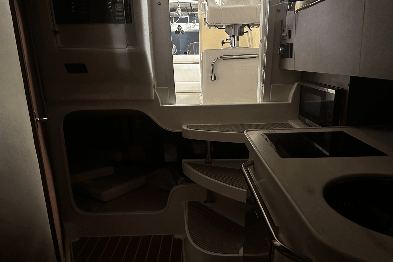 2021 Grady-White
                                                             300 MARLIN Image Thumbnail #17