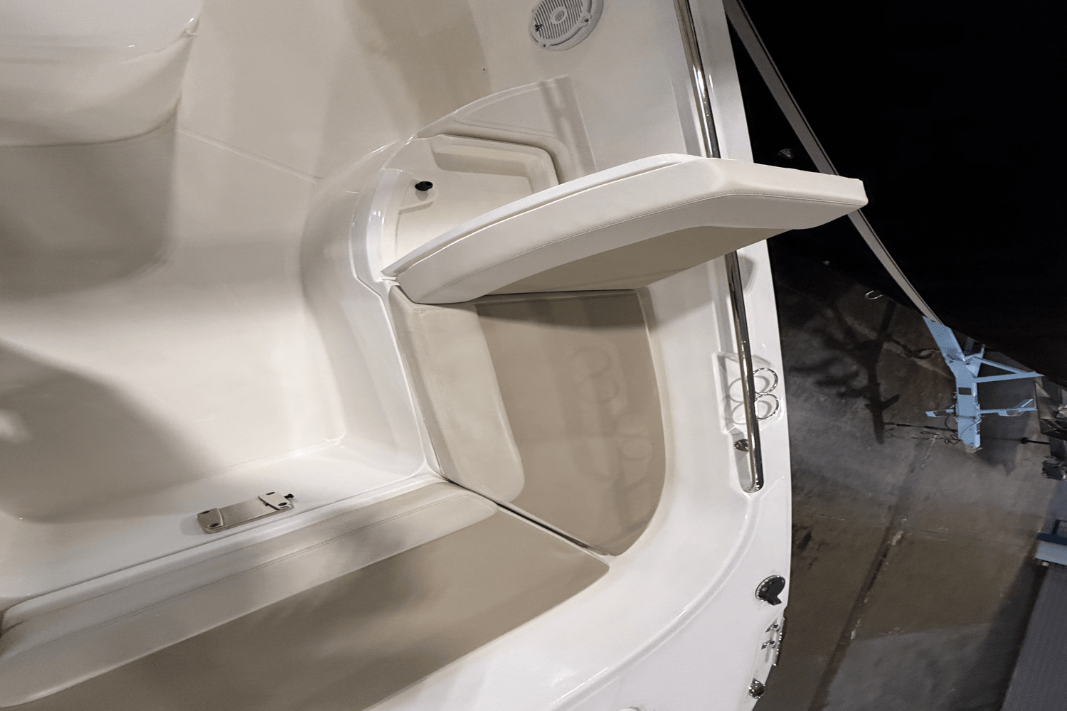 2019 Boston Whaler 270 Dauntless Image Thumbnail #14