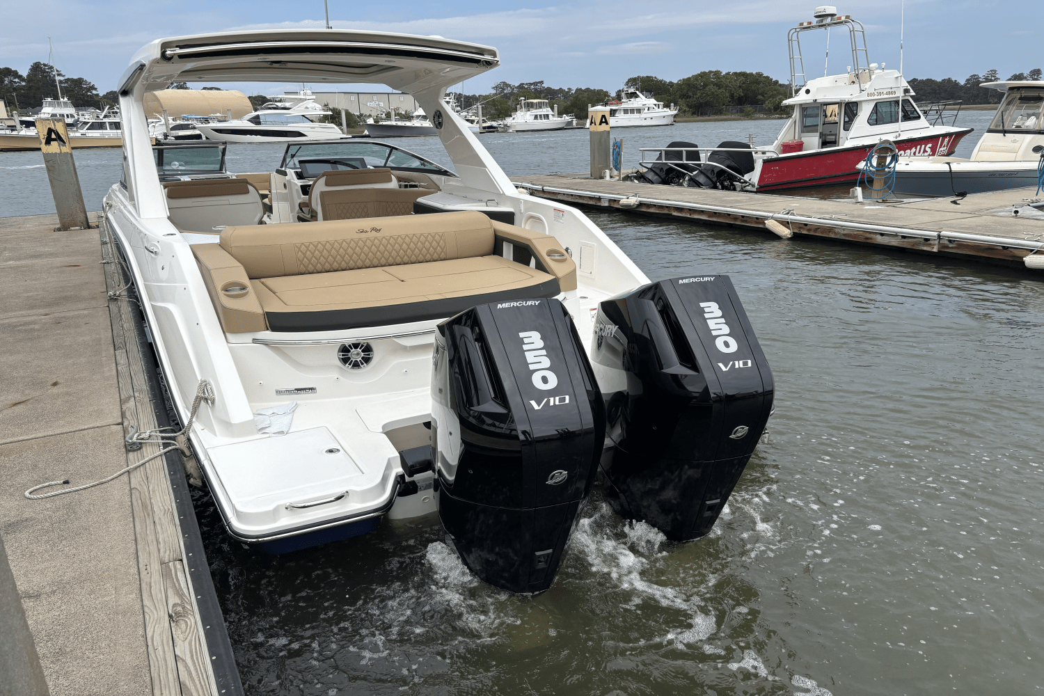 2025 Sea Ray SLX 310 Outboard Image Thumbnail #4
