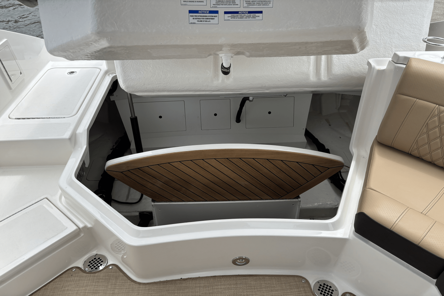 2025 Sea Ray SLX 310 Outboard Image Thumbnail #13