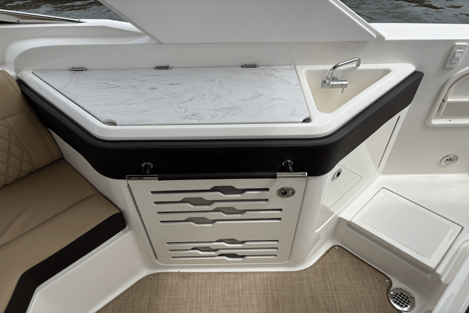2025 Sea Ray SLX 310 Outboard Image Thumbnail #14