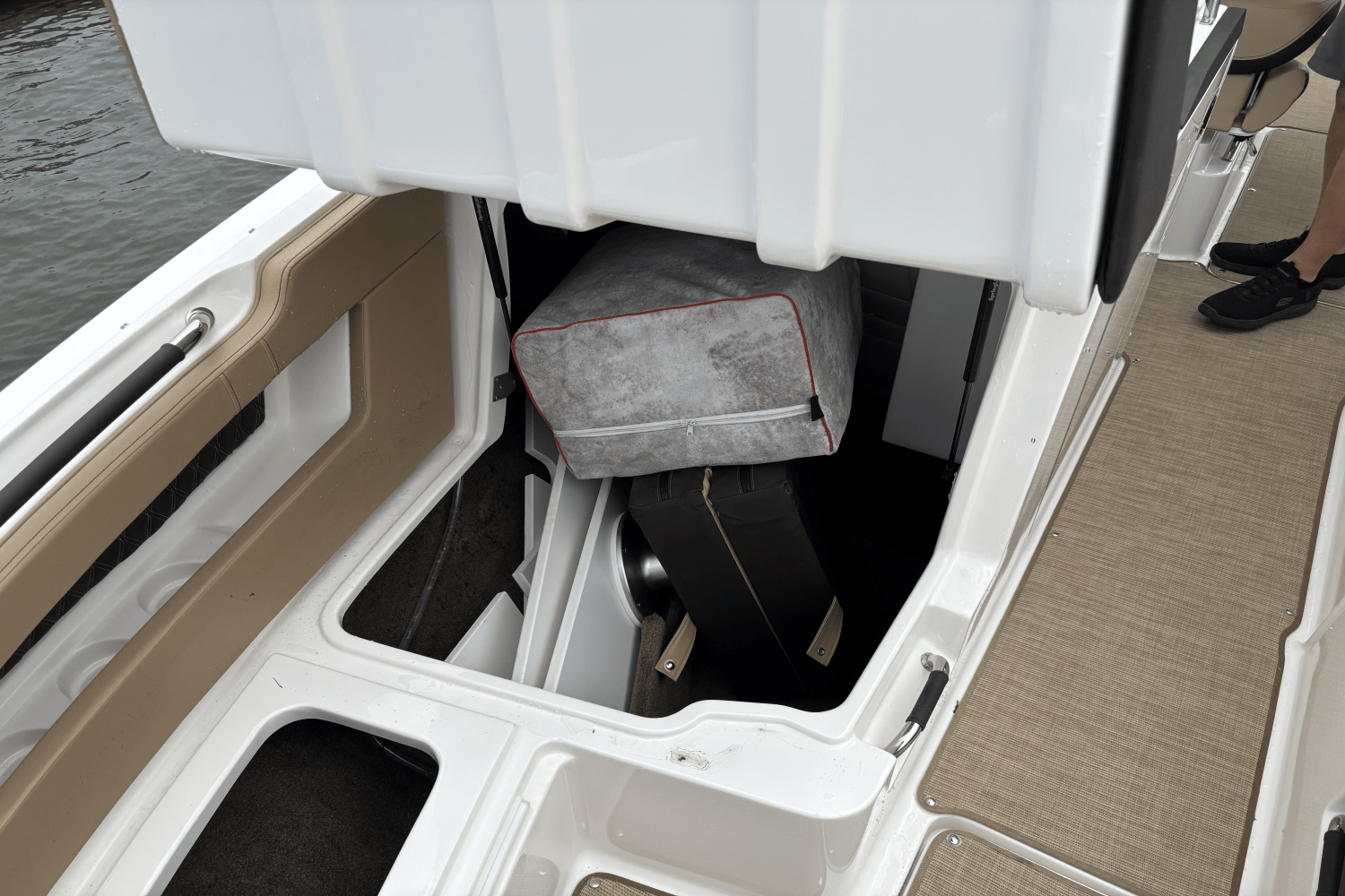 2025 Sea Ray SLX 310 Outboard Image Thumbnail #27