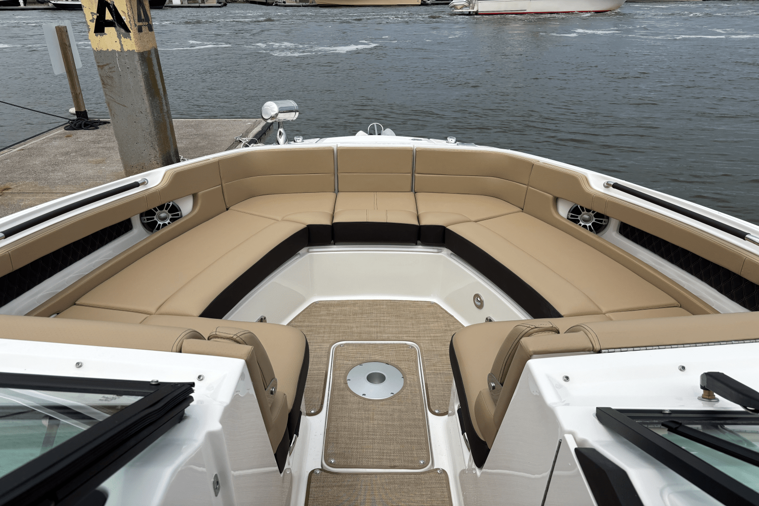 2025 Sea Ray SLX 310 Outboard Image Thumbnail #23