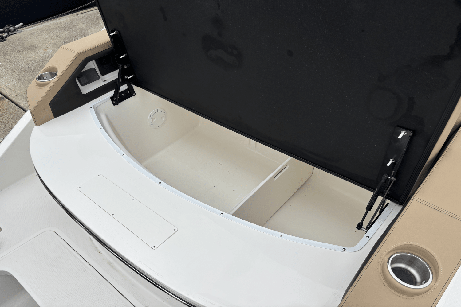 2025 Sea Ray SLX 310 Outboard Image Thumbnail #6