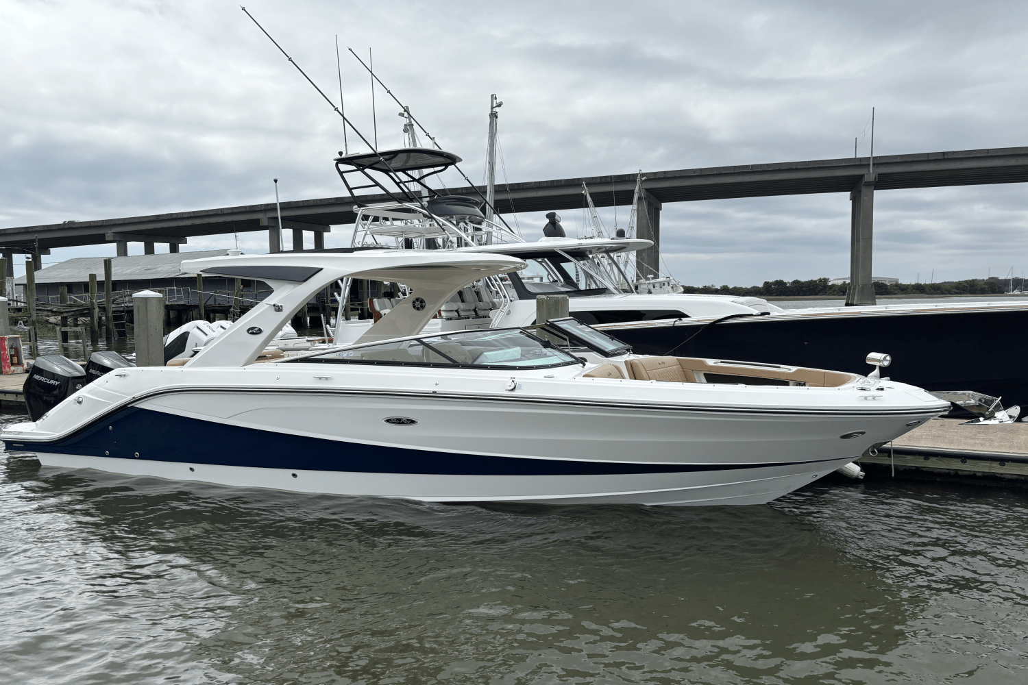 2025 Sea Ray SLX 310 Outboard Image Thumbnail #1