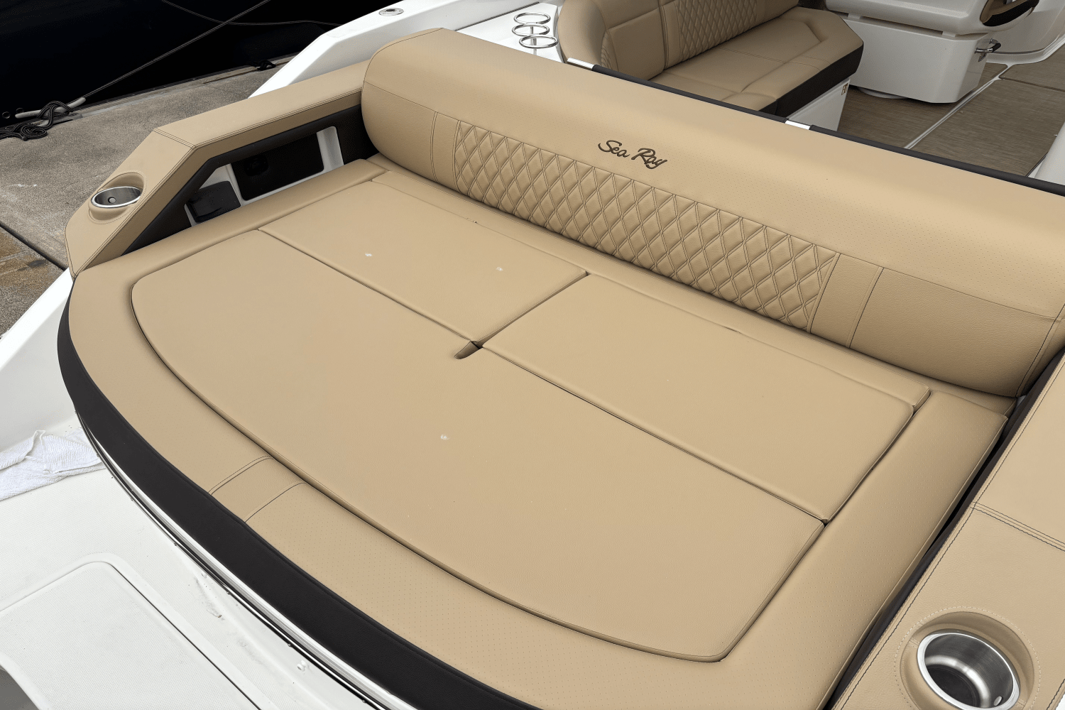 2025 Sea Ray SLX 310 Outboard Image Thumbnail #8