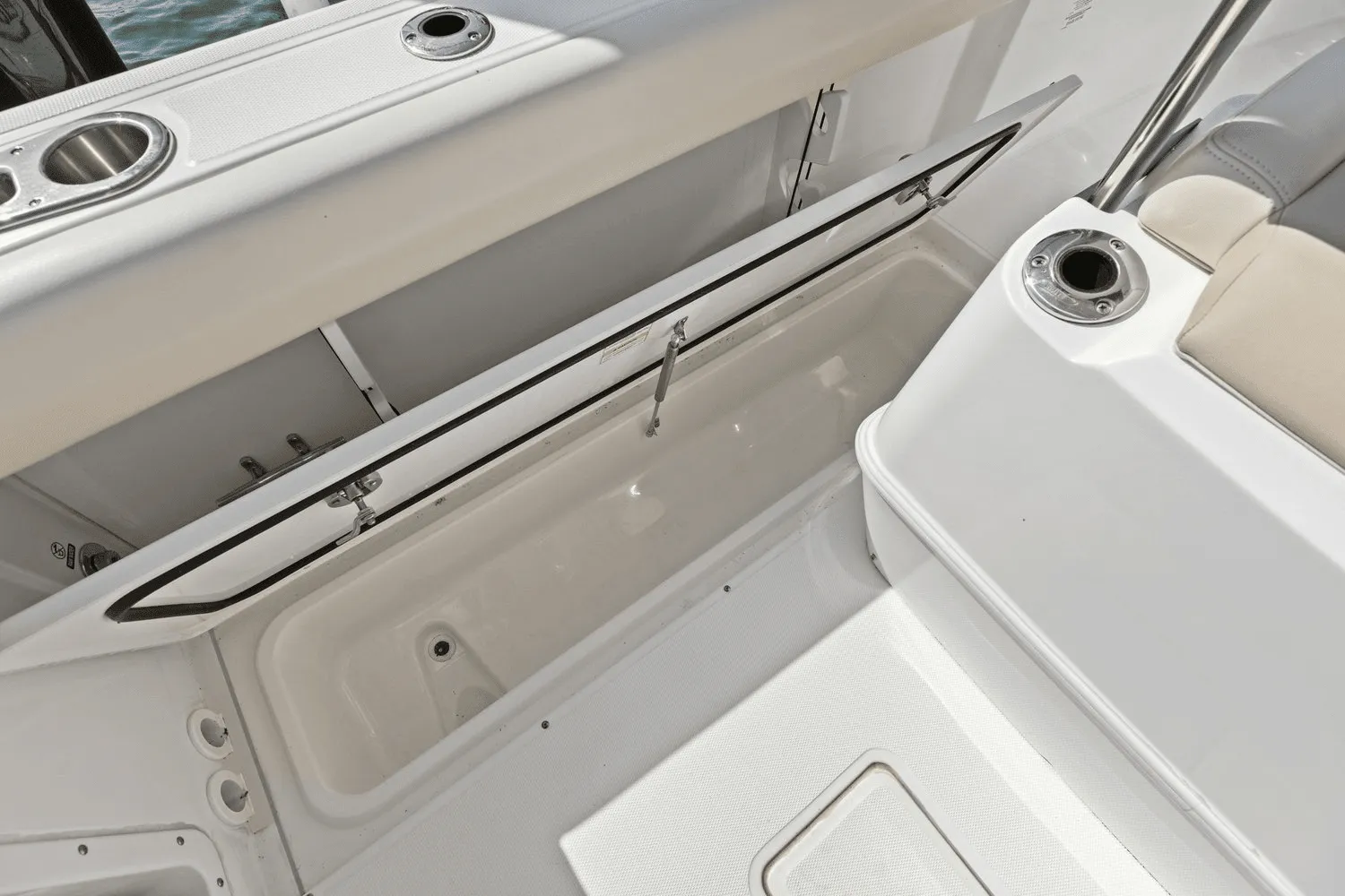 2021 Boston Whaler 230 OUTRAGE Image Thumbnail #27