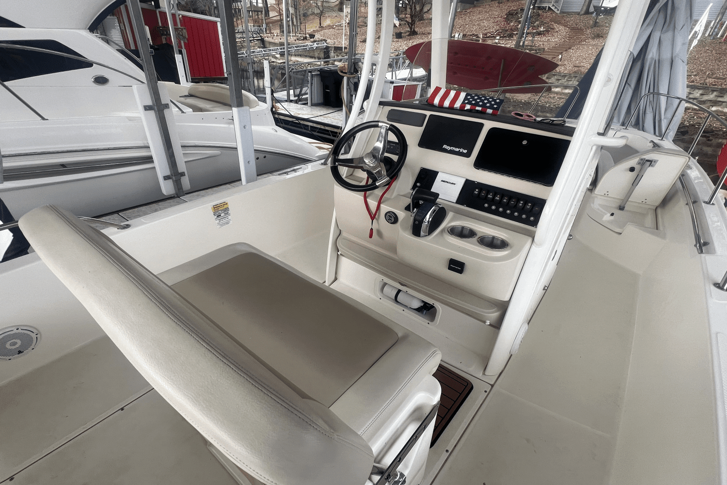 2021 Boston Whaler 24 DAUNTLESS Image Thumbnail #5