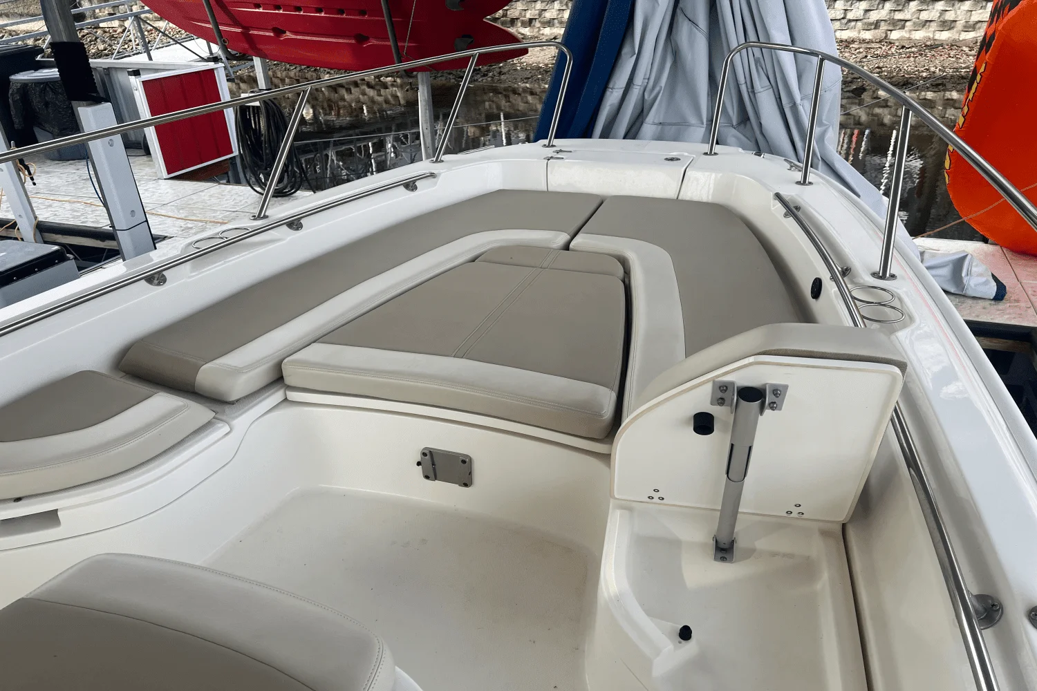 2021 Boston Whaler 24 DAUNTLESS Image Thumbnail #12