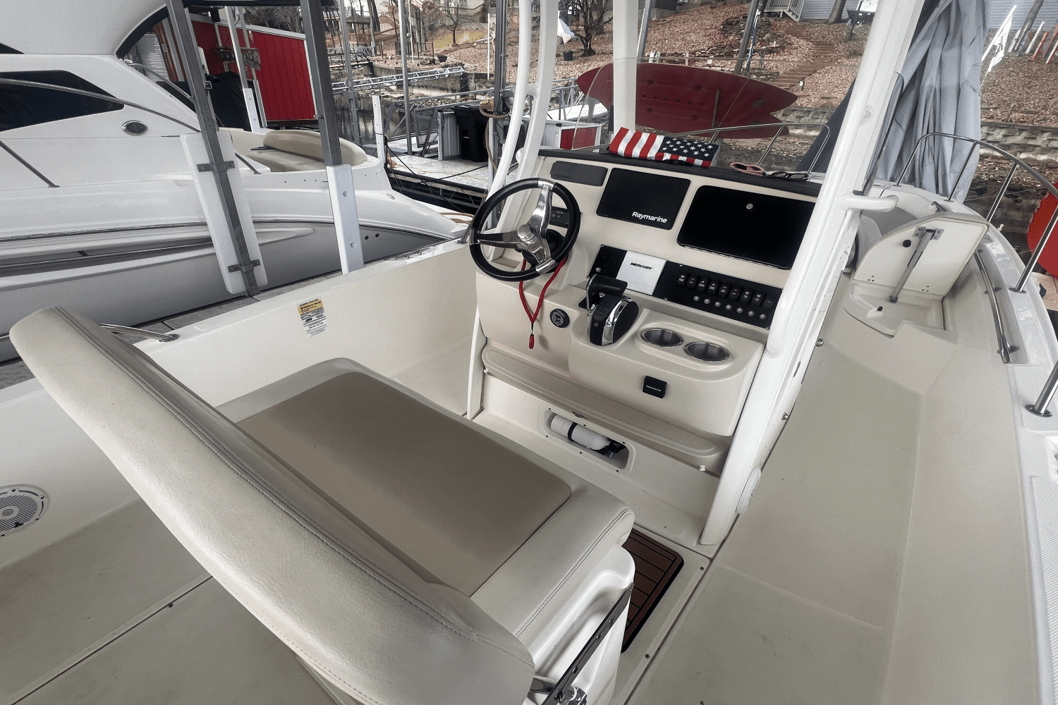 2021 Boston Whaler 24 DAUNTLESS Image Thumbnail #4