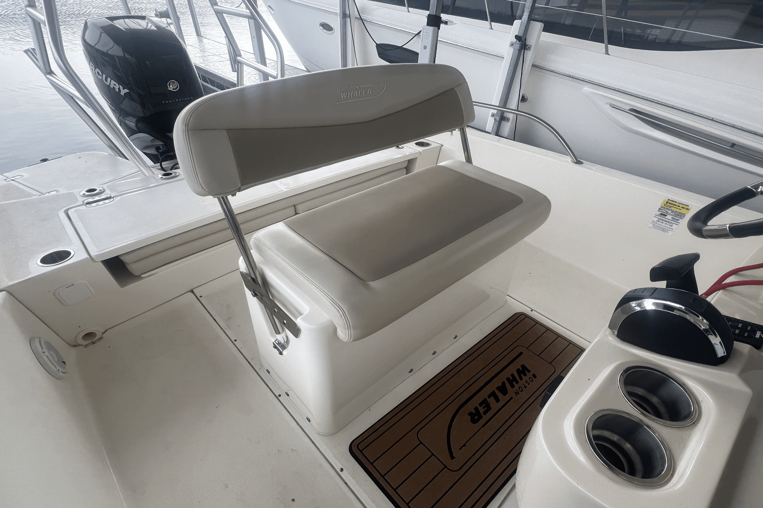 2021 Boston Whaler 24 DAUNTLESS Image Thumbnail #14