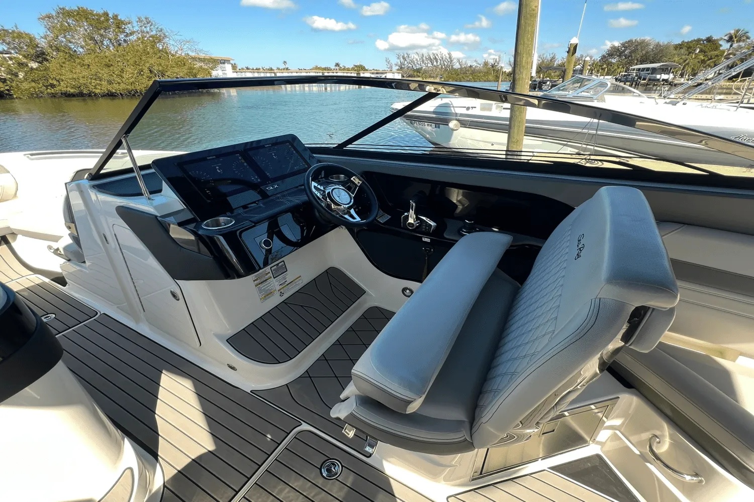2024 Sea Ray 280 SLX OUTBOARD Image Thumbnail #12