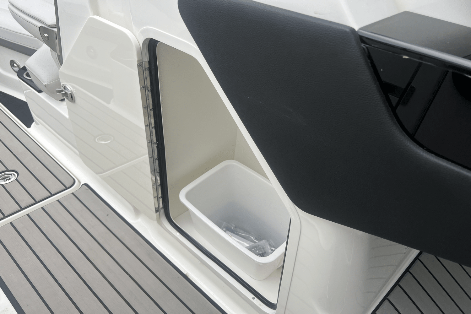 2025 Sea Ray SLX 280 Image Thumbnail #29